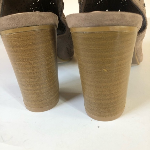 BIG BUDDHA Faux Suede Laser Cut-out Peep Toe Open Back Block Heel Sandal Size 8 - Picture 12 of 13
